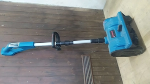 Total bescheuerte Elektro Schneeschaufel im Makita Farbstil (eh klar..) Bild 2