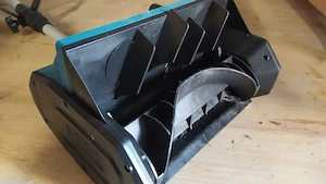 Total bescheuerte Elektro Schneeschaufel im Makita Farbstil (eh klar..) Bild 4