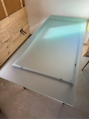 Schreibtisch mit Glasplatte Bild 3