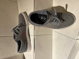 Nike Sneaker Grau Bild 2