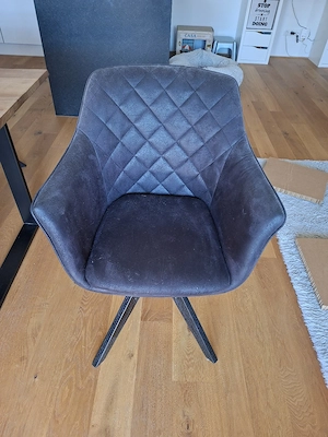 Tisch mit 6 Drehstühlen  Bild 3