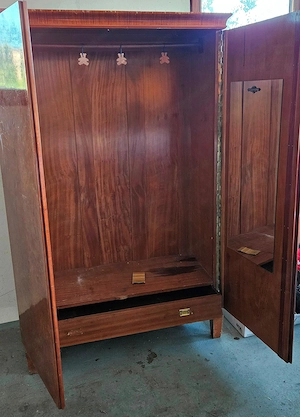 Holzschrank zu verschenken Bild 2