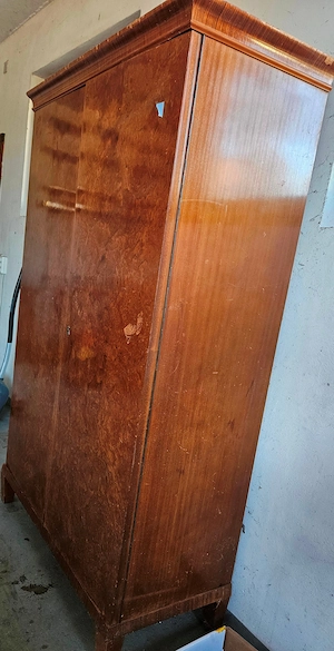 Holzschrank zu verschenken Bild 3