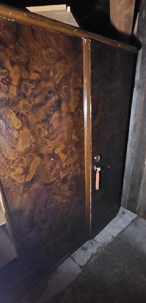 Kasten aus Holz Bild 2