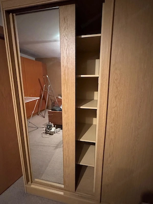 Dreitüriger Schrank Bild 3