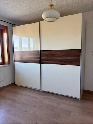 Moderner Schwebetürenschrank  Bild 9