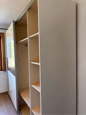 Moderner Schwebetürenschrank  Bild 7