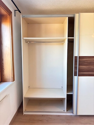 Moderner Schwebetürenschrank  Bild 2