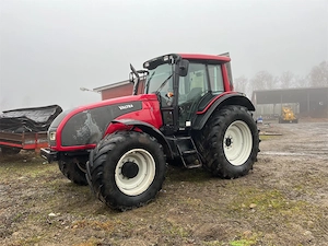  Traktor VALTRA T151E Bild 2