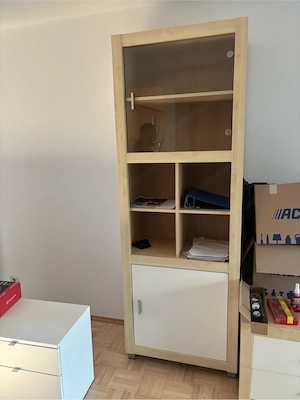 Schrank beige-weiß