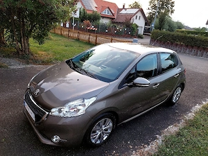 Peugeot 208 Benzin  Active 1,4 VTi 95 - km 53.300 Nur -Frau Auto Bild 3