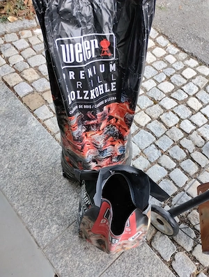 Kugelgrill gebraucht, inklusive Kamin und Kohle Bild 4