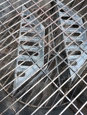 Kugelgrill gebraucht, inklusive Kamin und Kohle Bild 2