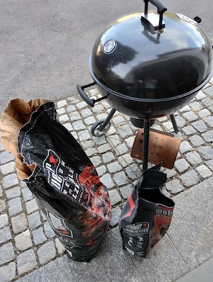 Kugelgrill gebraucht, inklusive Kamin und Kohle Bild 3