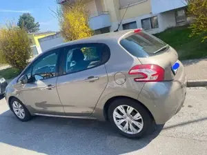 Peugeot 208 Bild 2