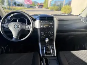 Suzuki Grand Vitara 1.9D Allrad NUR 80.000 KM TÜV NEU Bild 4