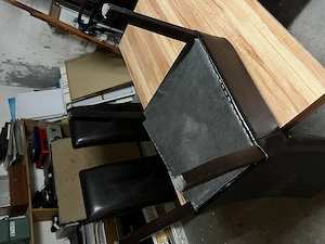 Esstisch & 5 Stühle aus Kunstleder Bild 4