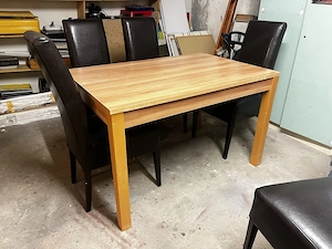 Esstisch & 5 Stühle aus Kunstleder Bild 2