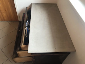 Antike Kommode mit Steinplatte Bild 5