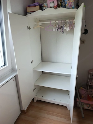 Kinderkleiderschrank  Bild 2