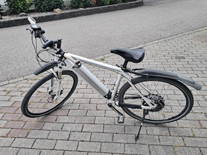 E-Bike zu verschenken, für ebene Strecken noch ganz gut.
