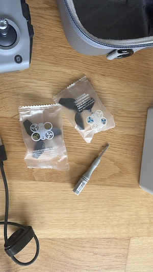 DJI Neo Fly More combo inkl. Drohne, 3 Akkus, Controller,Tasche Bild 5
