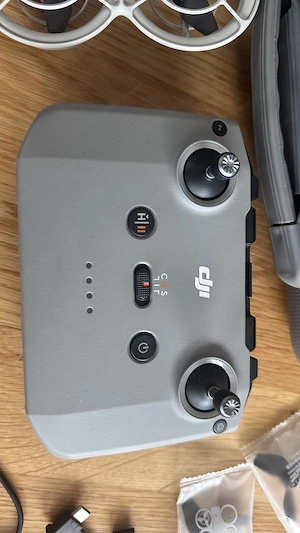 DJI Neo Fly More combo inkl. Drohne, 3 Akkus, Controller,Tasche Bild 3