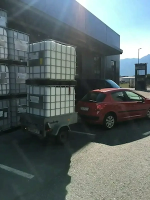 IBC-Container 1000l neuwertig auf Kunststoffpalette Bild 2