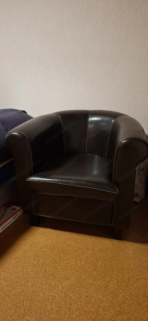 Couch und Stuhl Bild 2
