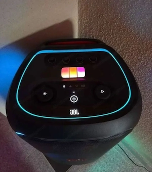 JBL partybox ultimate mit 1100W