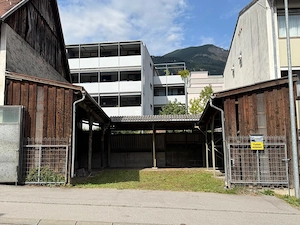 Stellplatz Garage PKW Anhänger Camper Wohnmobil Wohnwagen Lagerflächen Oldtimer Bild 3