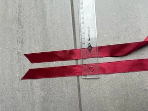 Stoffband Satinband rot 2 cm breit, 2,1 m lang zum Basteln, Schenken oder DIY-Projekte Bild 2