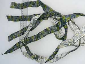 2 bunte Stoffbänder 2,5 cm breit zum Basteln, Schenken oder DIY-Projekte Bild 3