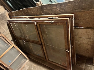 Alte Fenster und Fensterläden Holz Bild 2