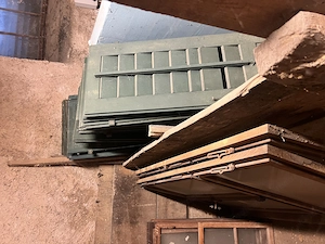 Alte Fenster und Fensterläden Holz Bild 4