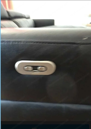 Schwarze Leder-Couch - elektrisch verstellbar Bild 5