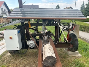 Zuschneidemaschine Ablängvorrichtung für Rundholz Brennholz Bild 3