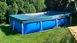 Pool 1,60 x 2,60 m mit Abdeckplane, erst diese Saison gekauft, wenig genutzt