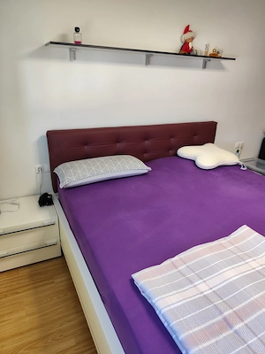 Grosses Bett mit super Kopfteil Bild 2