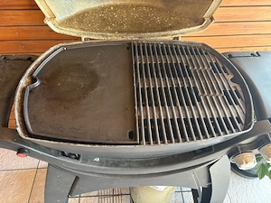 Weber Q300 Gasgrill inkl. Plancha, Warmhalterost & Rollwagen Bild 3