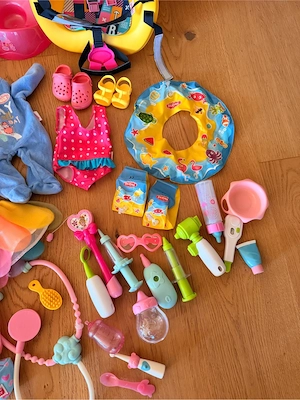 Großes Puppen-Set mit 2 Puppen und sehr viel Zubehör Bild 4