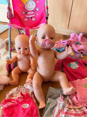 Großes Puppen-Set mit 2 Puppen und sehr viel Zubehör Bild 2