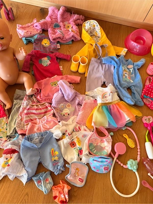 Großes Puppen-Set mit 2 Puppen und sehr viel Zubehör Bild 5