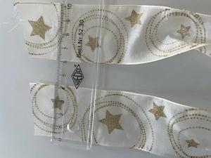 Weihnachtliches Dekoband   Geschenkband Weiß mit Goldsternen (2 Stück, je 40 cm) Bild 4