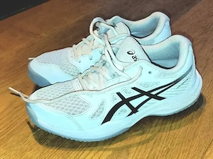 Asics Hallenschuhe, Gr. 34,5