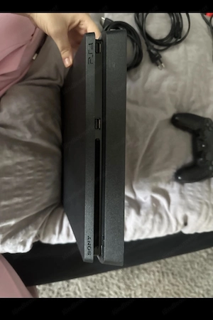 Ps4 mit Kabel und Controller Bild 3