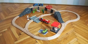 Holzeisenbahn mit viel Zubehör 