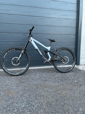 Cube Two15 Race Downhill MTB