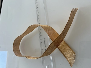 Goldenes Geschenkband Dekoband Lurexband 2,5 cm breit   50 cm lang Bild 3