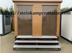 Doppelter Sanitärcontainer mit Tank 